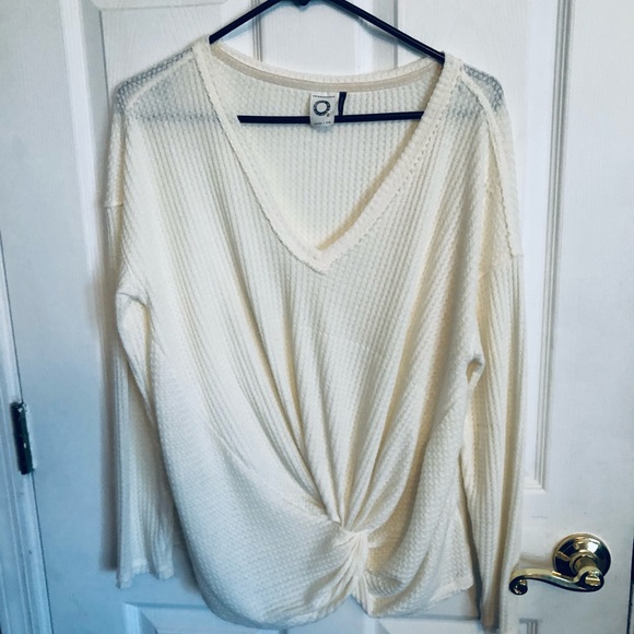 Akemi + Kin Light Sweater Top - Picture 2 of 4
